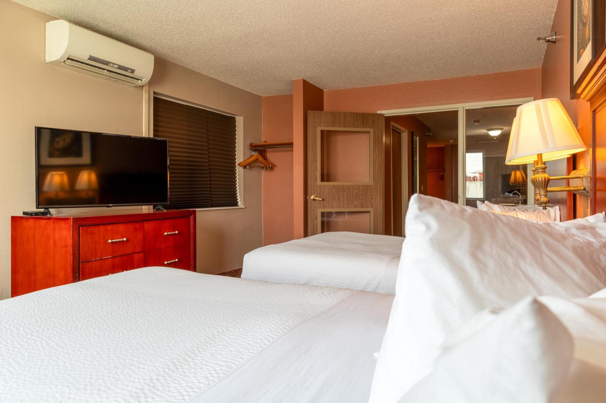 Norland Inn & Suites Roseau Экстерьер фото