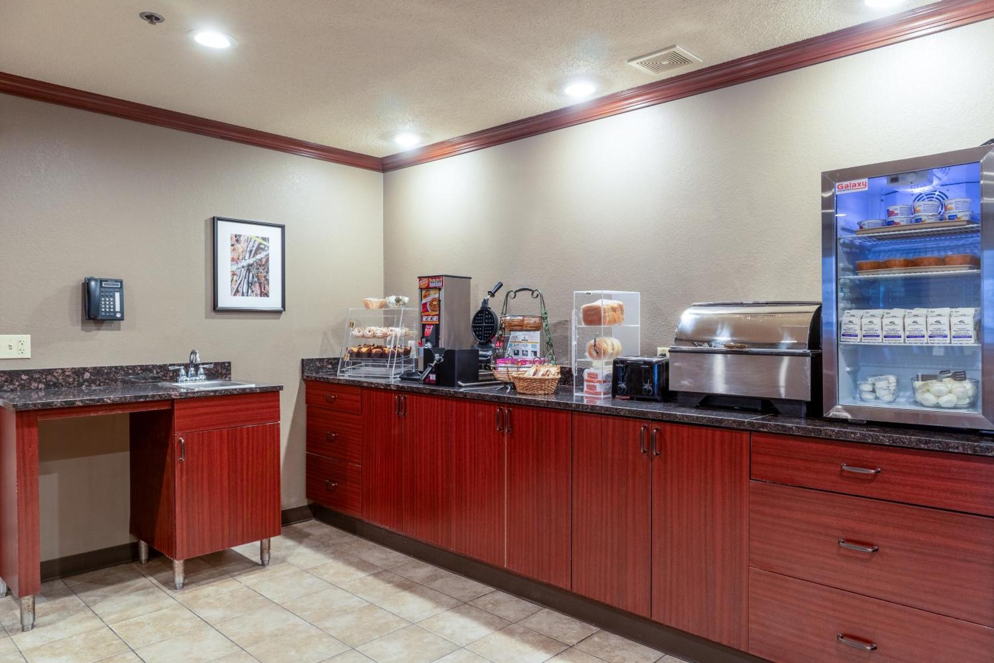Norland Inn & Suites Roseau Экстерьер фото