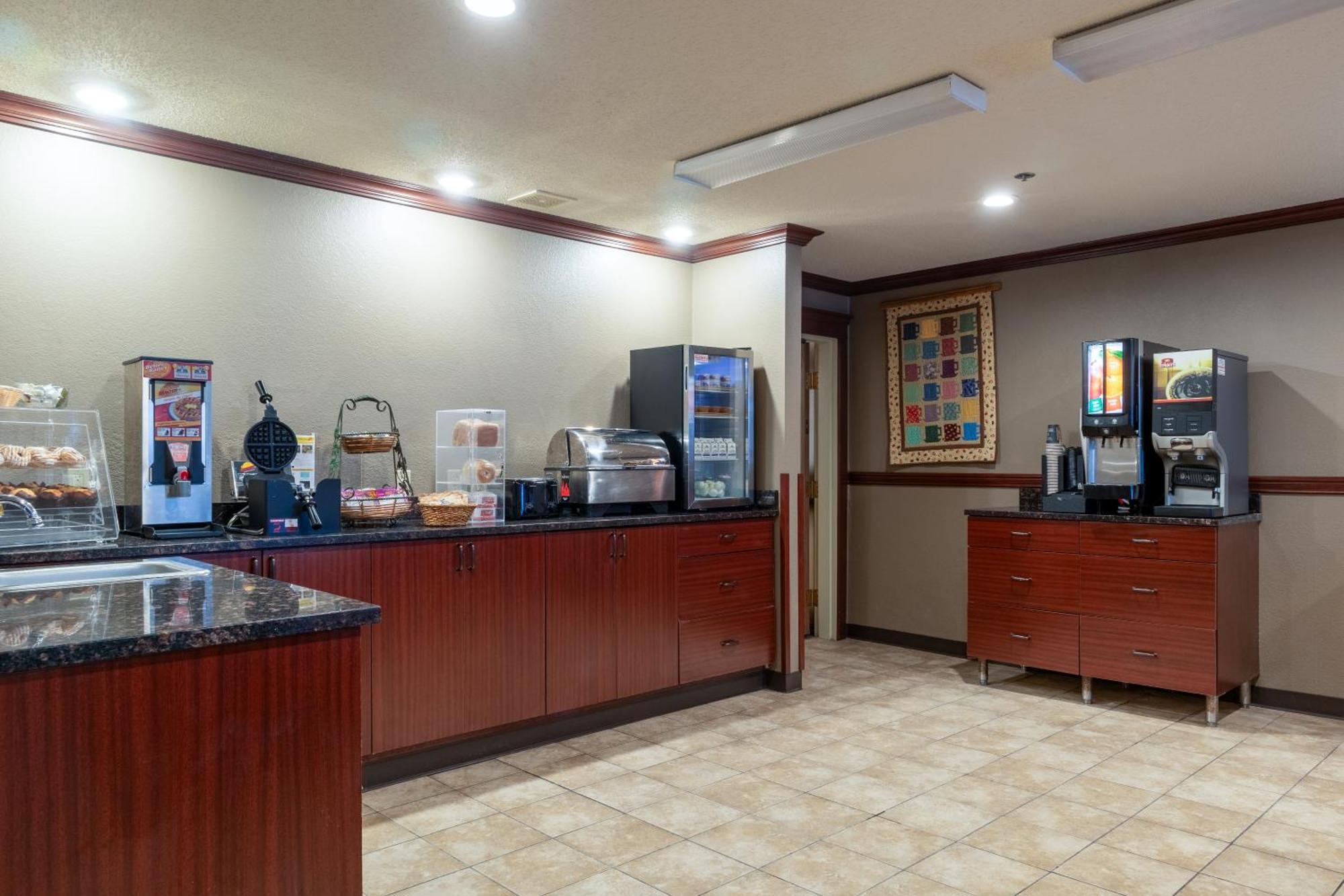 Norland Inn & Suites Roseau Экстерьер фото