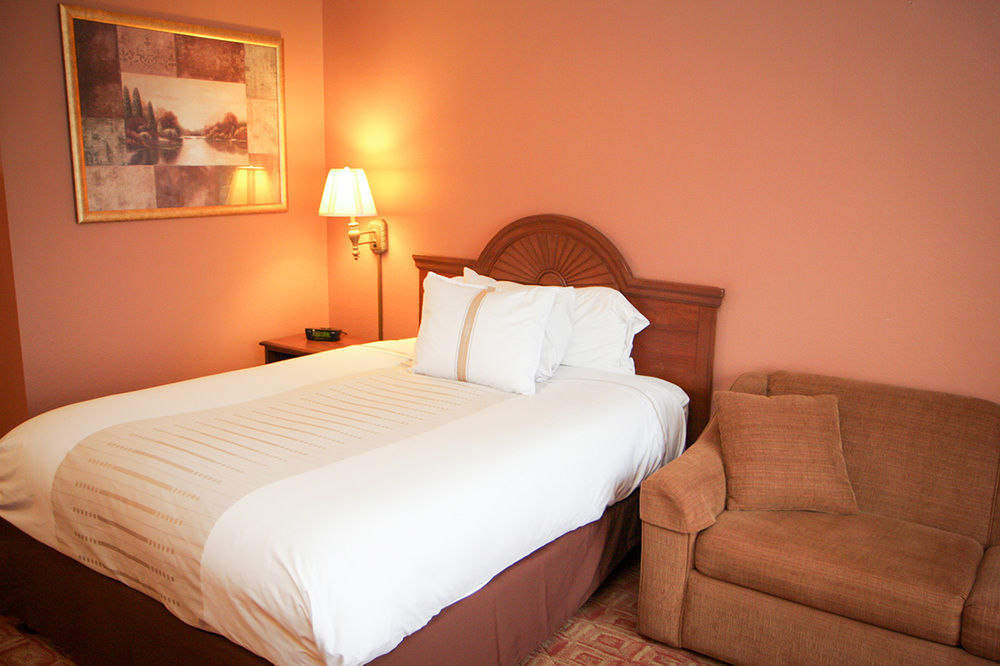 Norland Inn & Suites Roseau Экстерьер фото