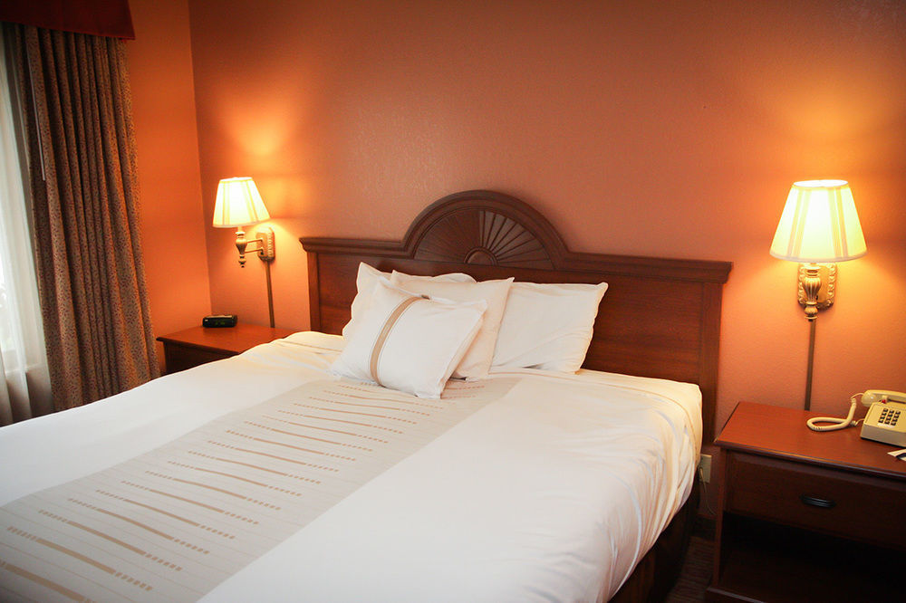 Norland Inn & Suites Roseau Экстерьер фото