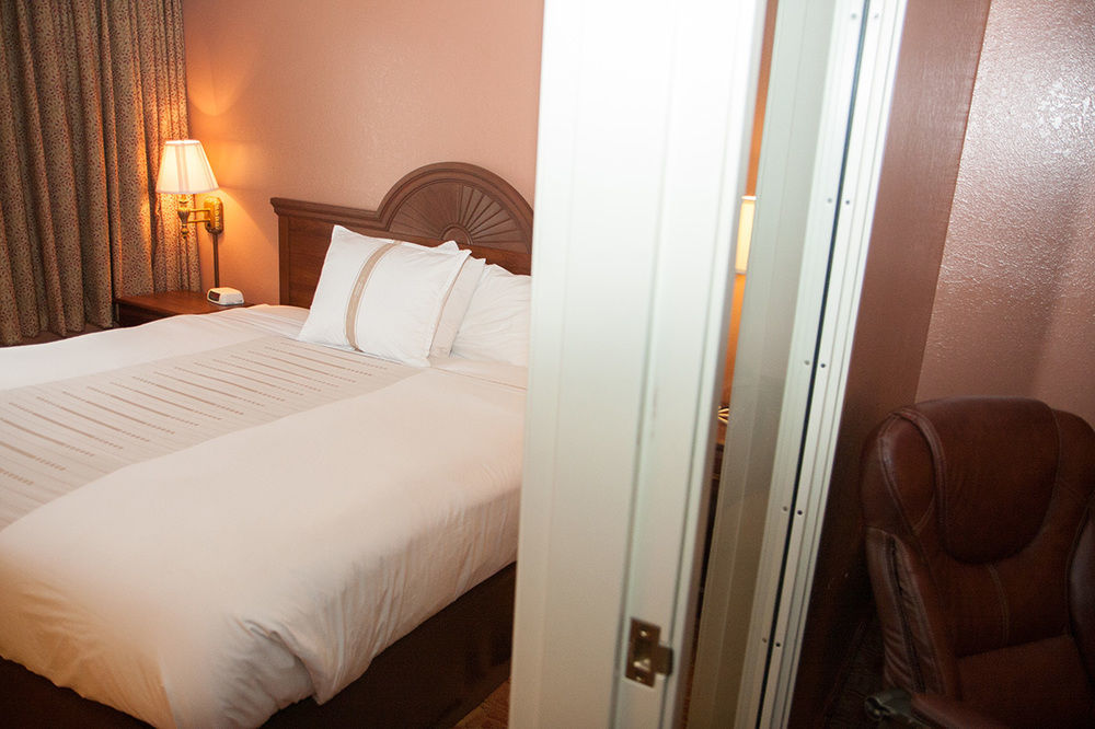 Norland Inn & Suites Roseau Экстерьер фото