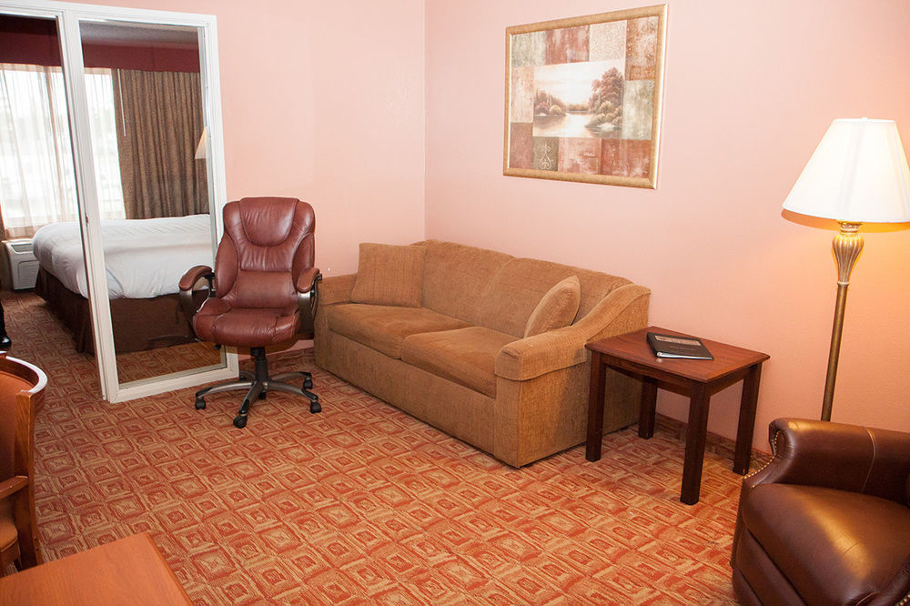 Norland Inn & Suites Roseau Экстерьер фото